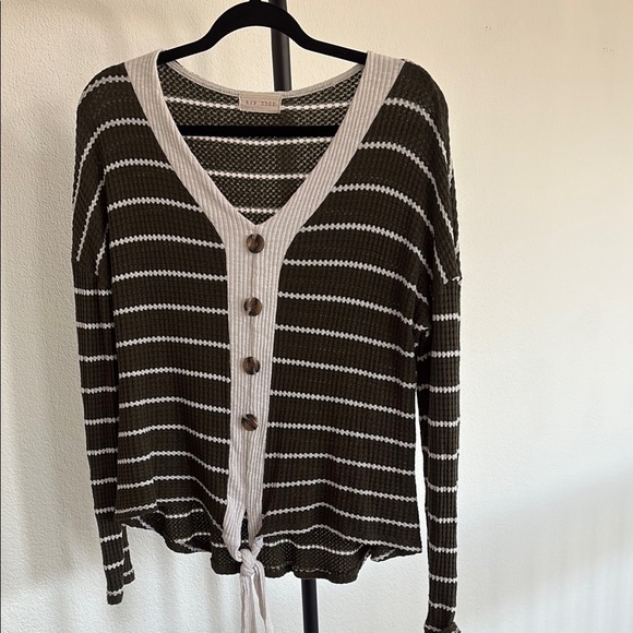 Raw Edge Tops - Raw Edge Waffle long Sleeve V Neck Size Size XL